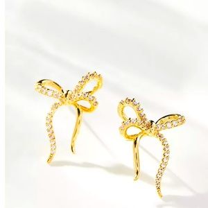 NWT delicate bow post earrings